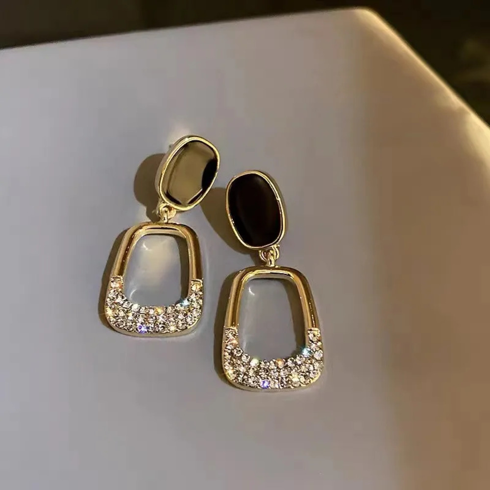 Elegant Zircon Drop Earrings Oval